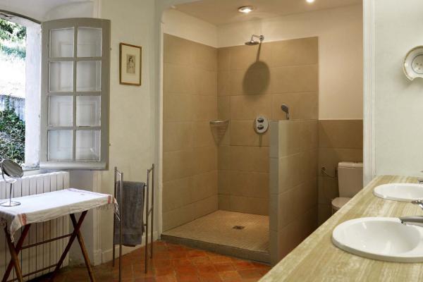 salle de bain - location bastide du Clos de Villeneuve - Valensole en provence, parc naturel du Verdon